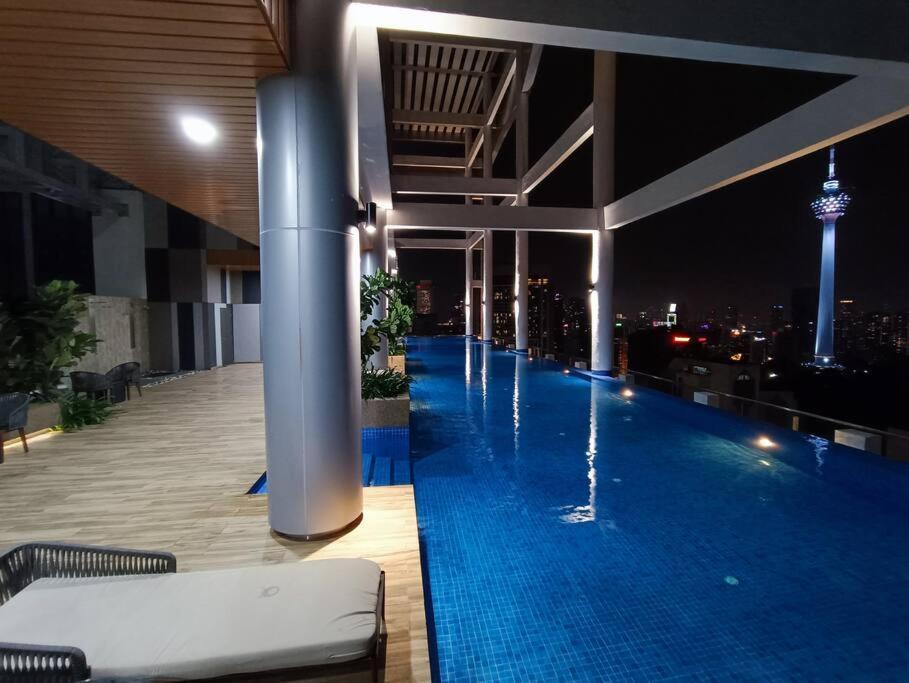 Апартаменты Cl 27A Insta Klcc View & Infinity Pool View Куала-Лумпур Экстерьер фото