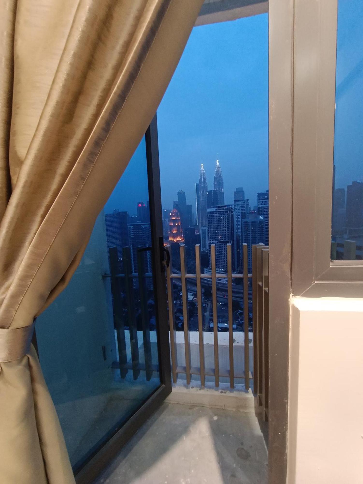Апартаменты Cl 27A Insta Klcc View & Infinity Pool View Куала-Лумпур Экстерьер фото