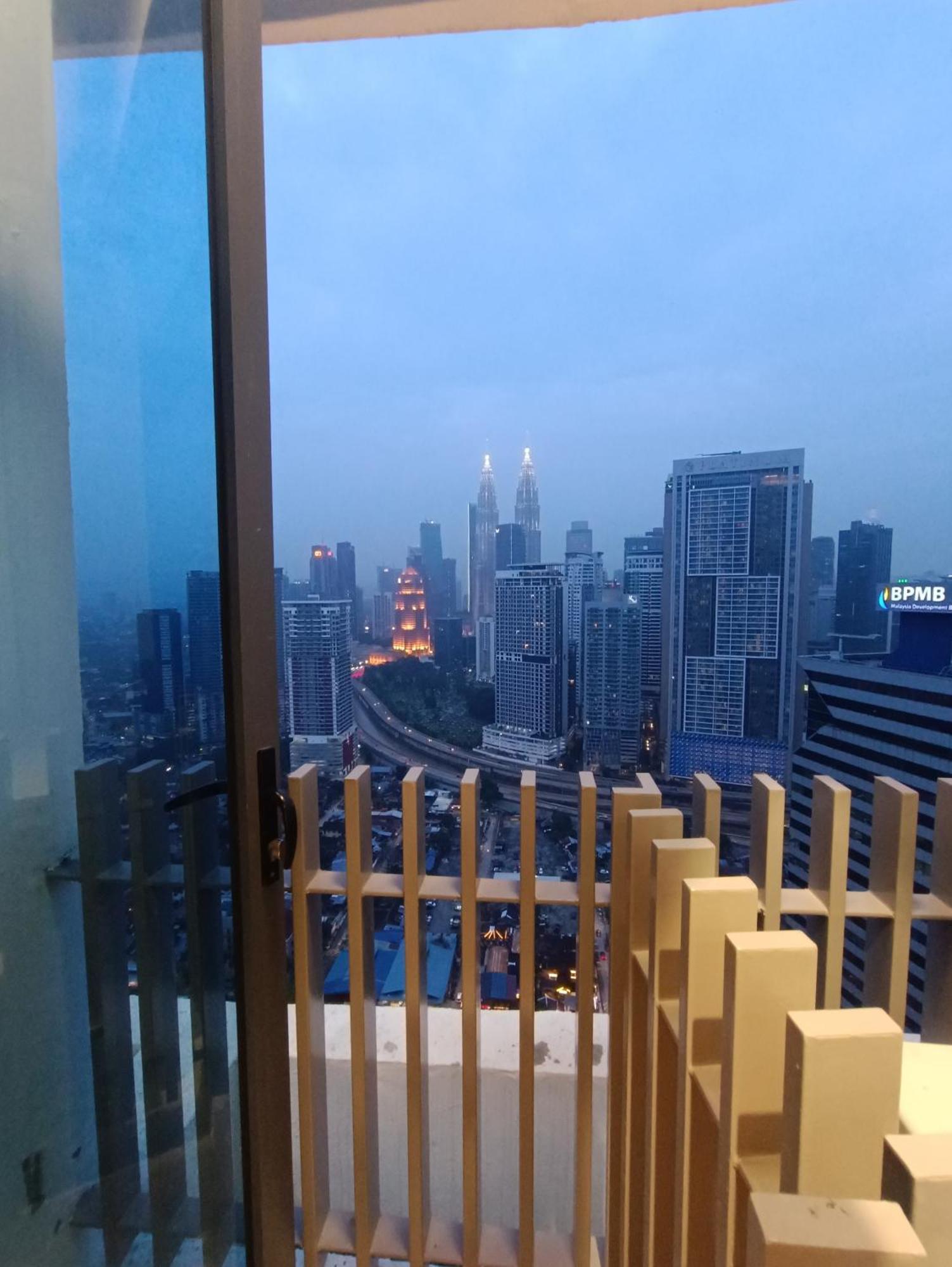 Апартаменты Cl 27A Insta Klcc View & Infinity Pool View Куала-Лумпур Экстерьер фото